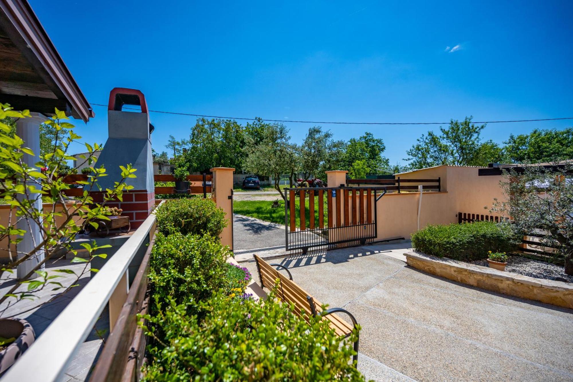 E-M Apartments With Private Pool 빈쿠란 외부 사진